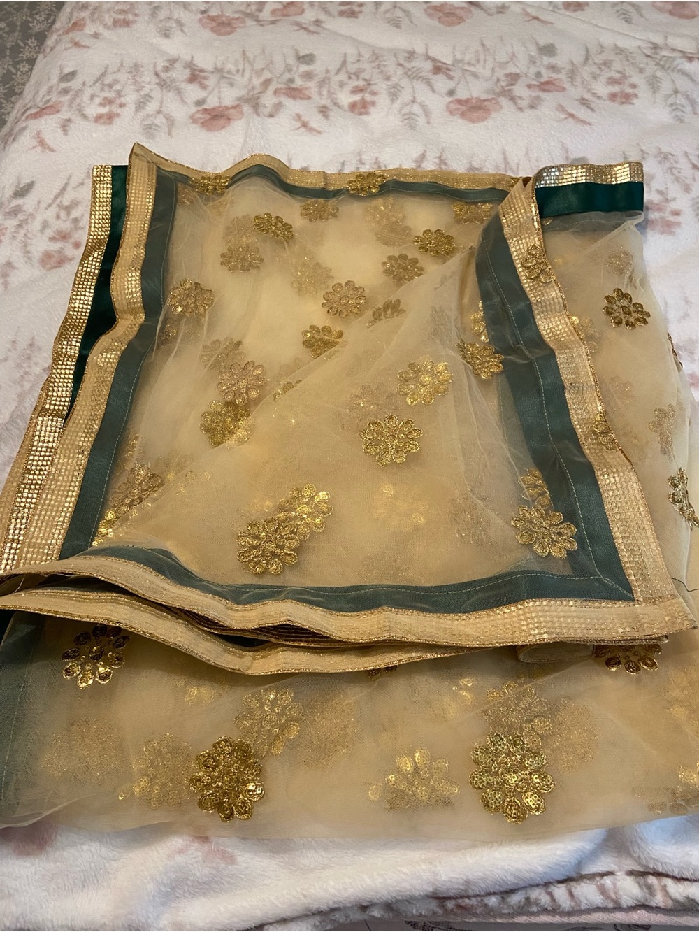 Indian Elegant Floral Gold Sequin Cream and Green Women's Net Scarf Dupatta Veil - Picture 5 of 6